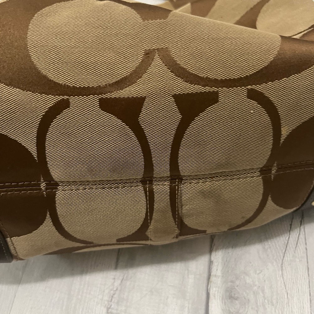 Beautiful Coach Hobo Purse - Picture 9 of 16